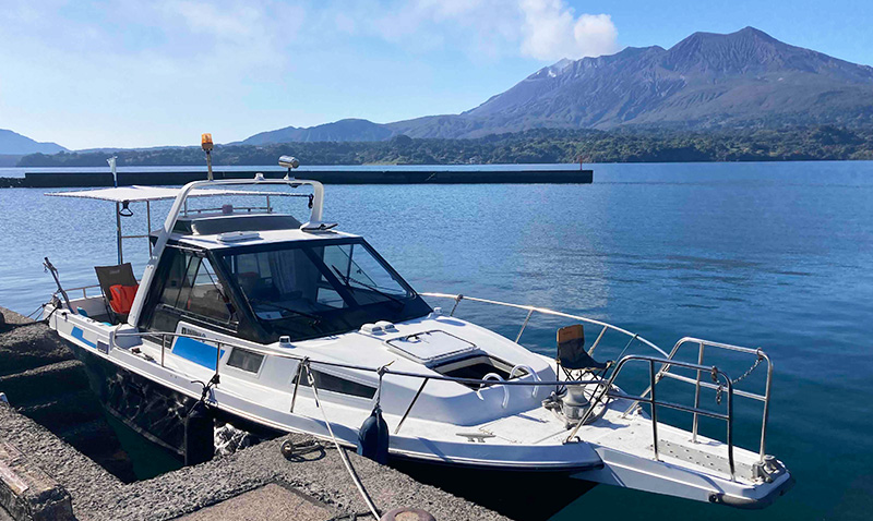 新島(燃島)　(海底が隆起してできた島！)